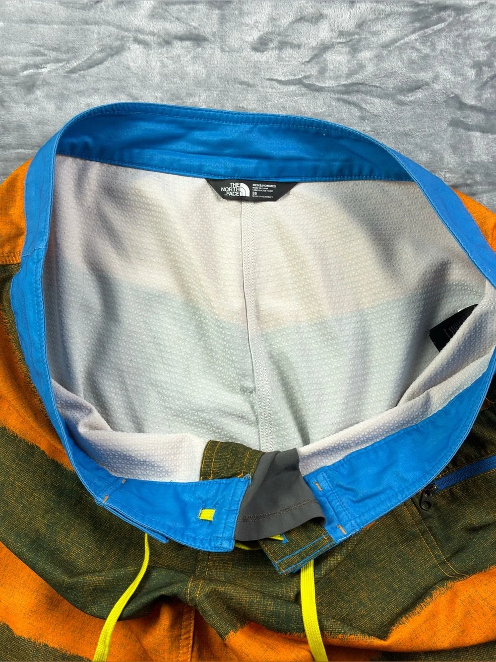 North Face Olas Board Shorts Size 36 Striped 9” Inseam Stretch Zip Pocket CMB9